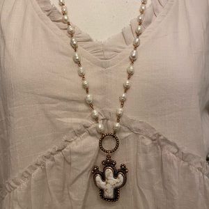 Pearl necklace with cactus pendant